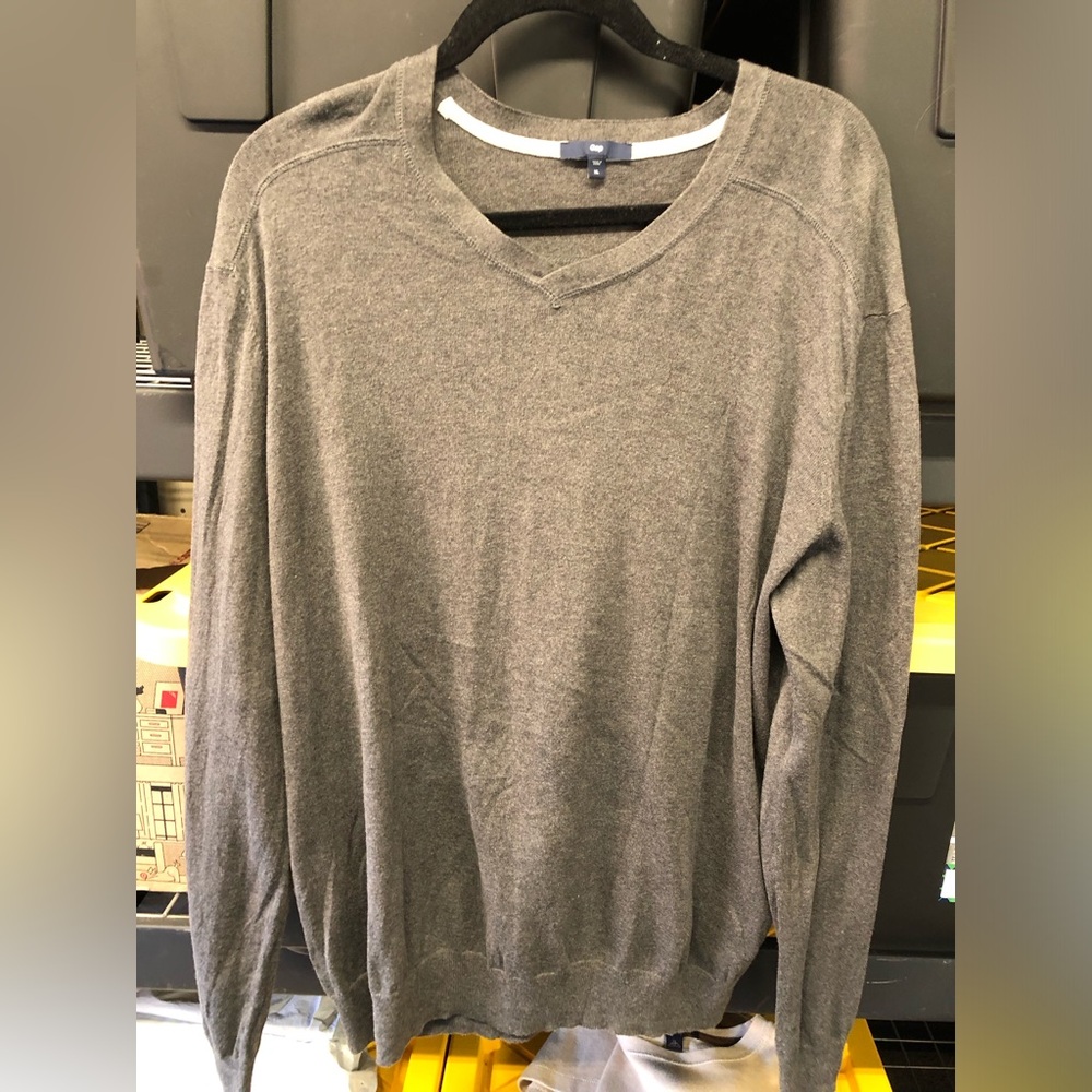 GAP Men's Heather Gray V-Neck Sweater, XL